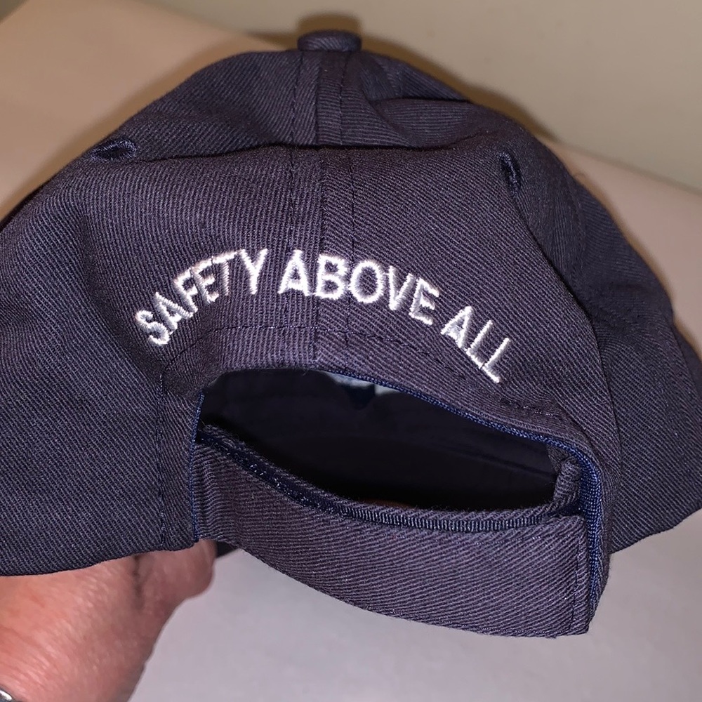 Cap Pre Owned - Picture 3 of 4